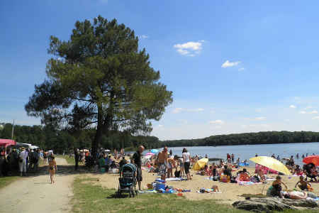 La plage du lac de Tremelin